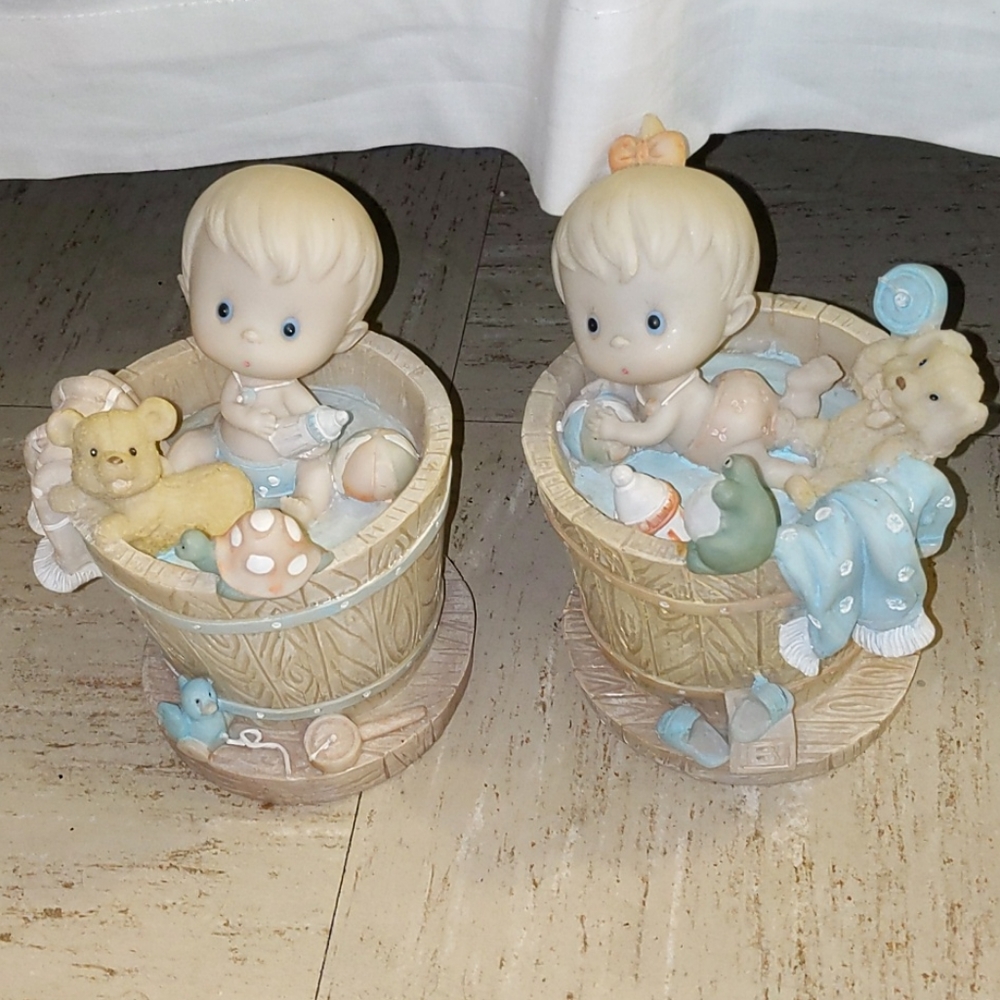 Piggy Banks (2Baby in Bucket Statues)